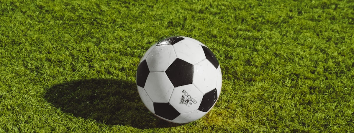 谈球吧提供的高清无插件英超足球直播实况画面截图